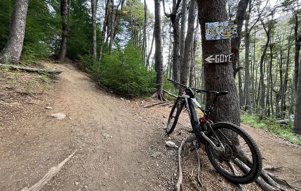 Falleció un ciclista de 50 años tras caer en el cerro Goye en Colonia Suiza