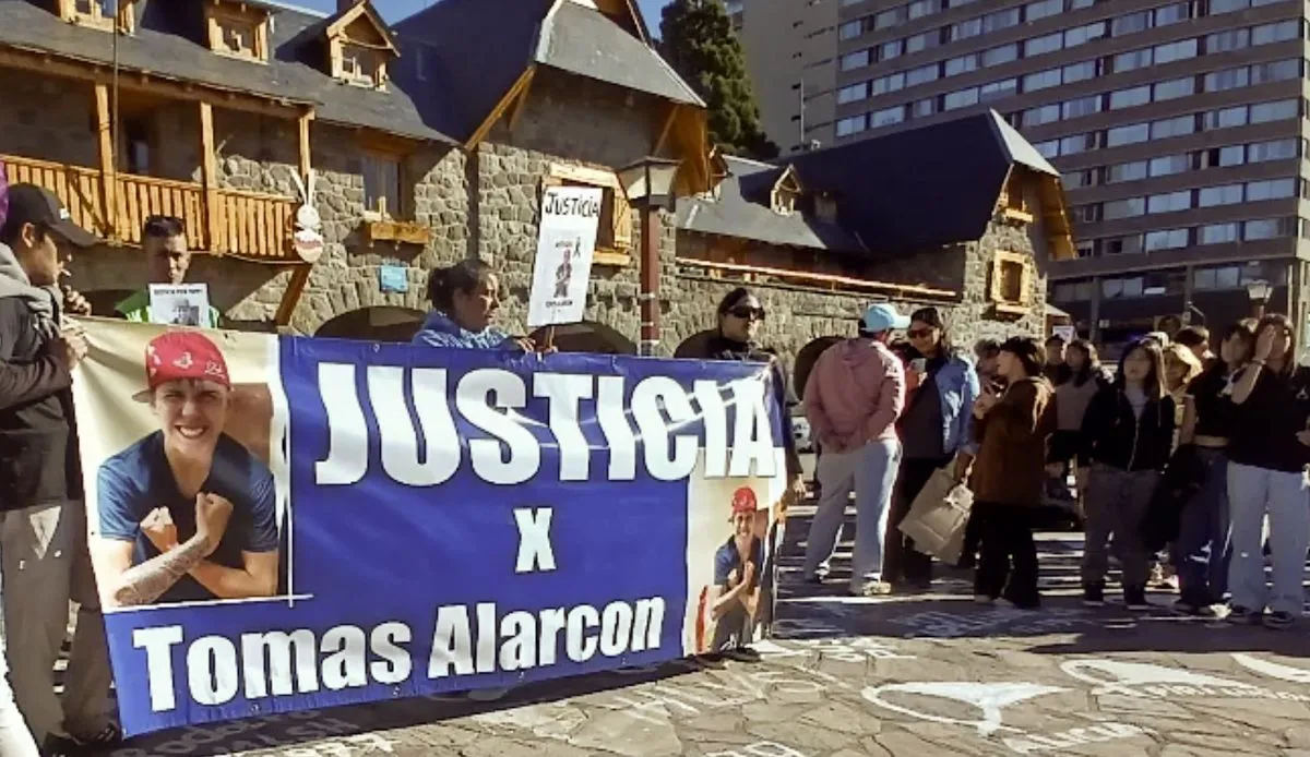 Familia de Tomás Alarcón convoca a marcha por justicia ante nuevas extensiones del proceso judicial