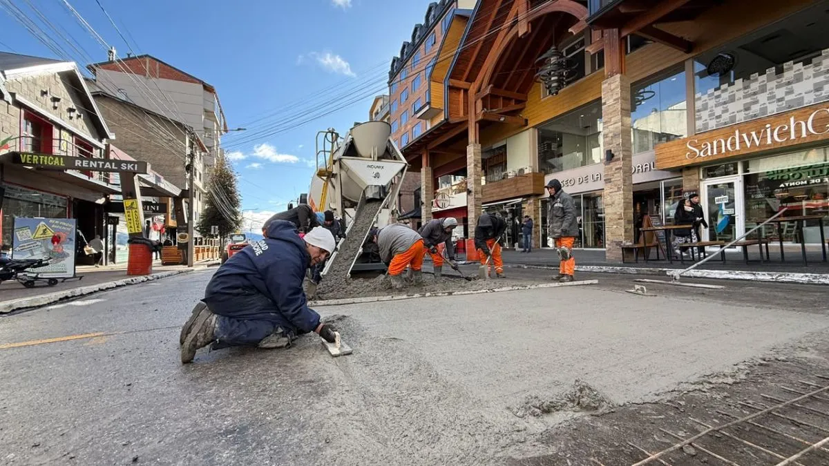 Finalizaron reparaciones de hundimientos en dos intersecciones céntricas con recursos municipales