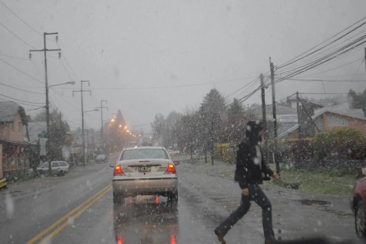 Frente frío traerá nieve en la montaña y un fin de semana ventoso e inestable