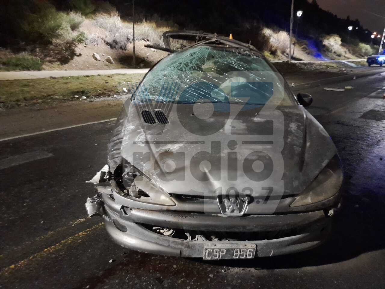 Grave accidente en la ruta a Dina Huapi: conductor del INVAP fue despedido del vehículo tras violento vuelco