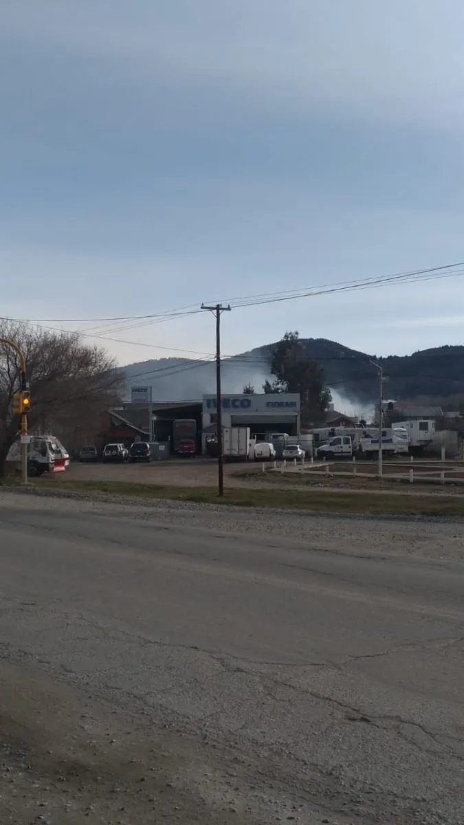 Incendio en Vuriloche destruyó por completo el segundo piso de una vivienda