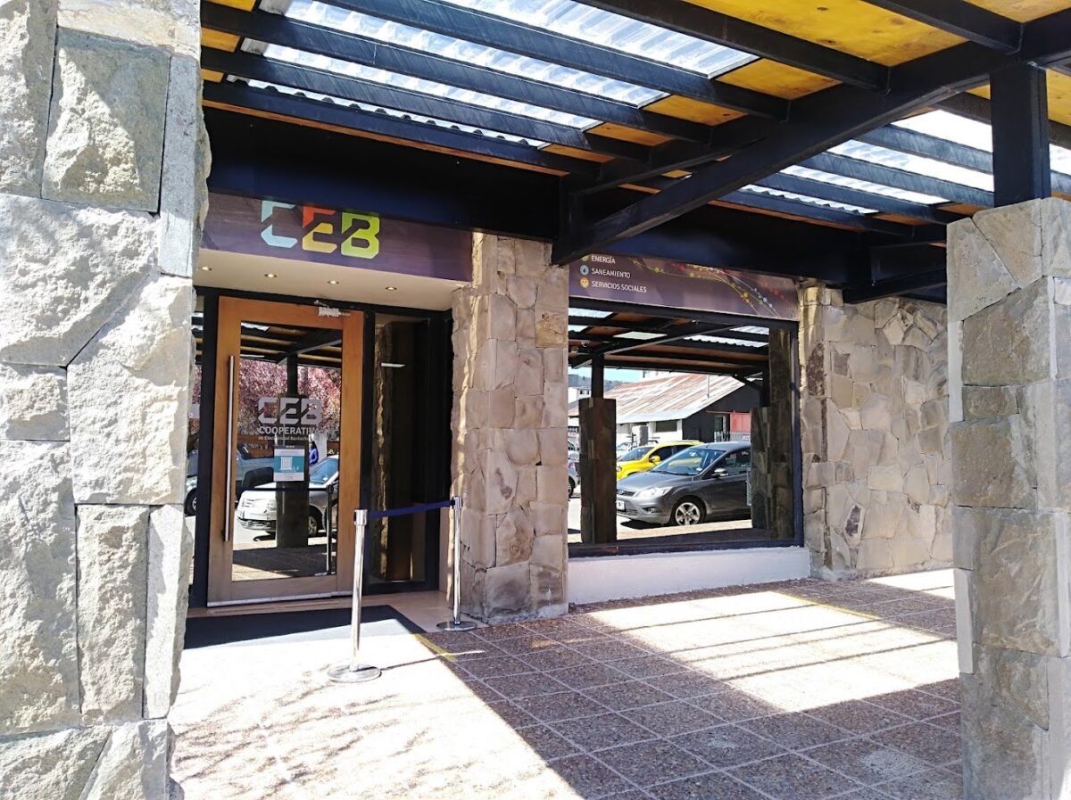 Inspectores municipales intentaron clausurar la sede de la CEB en O'Connor pero abogados frenaron la medida