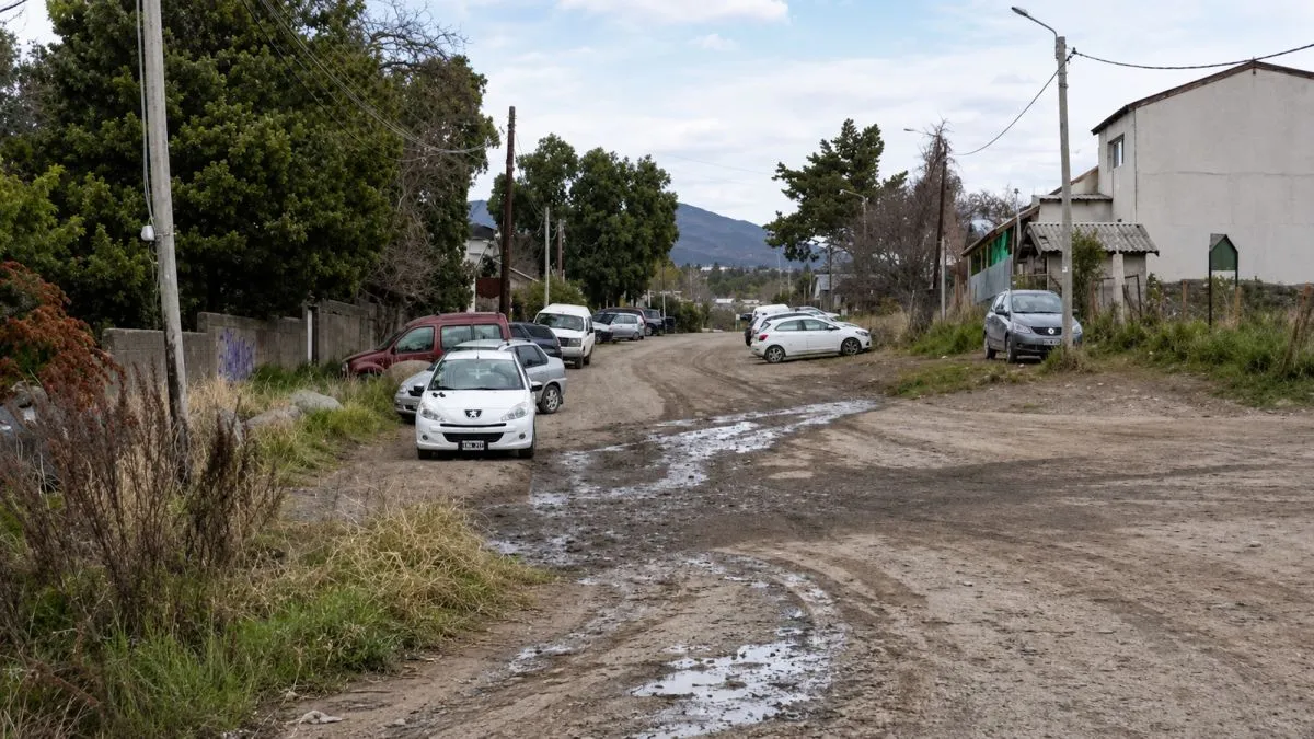 Instalan nuevas cámaras de monitoreo en La Cumbre para reforzar la seguridad de estudiantes