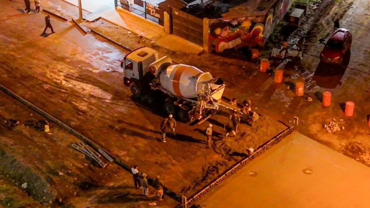 Intensa jornada de pavimentación en la Colectora Sur: colocaron 120 m³ de hormigón con 15 camiones mixer