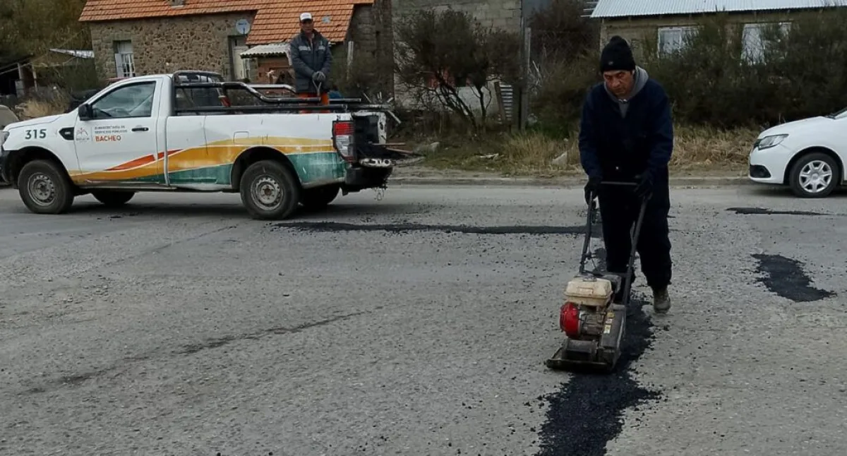Intensos trabajos de bacheo municipal en arterias clave de la ciudad
