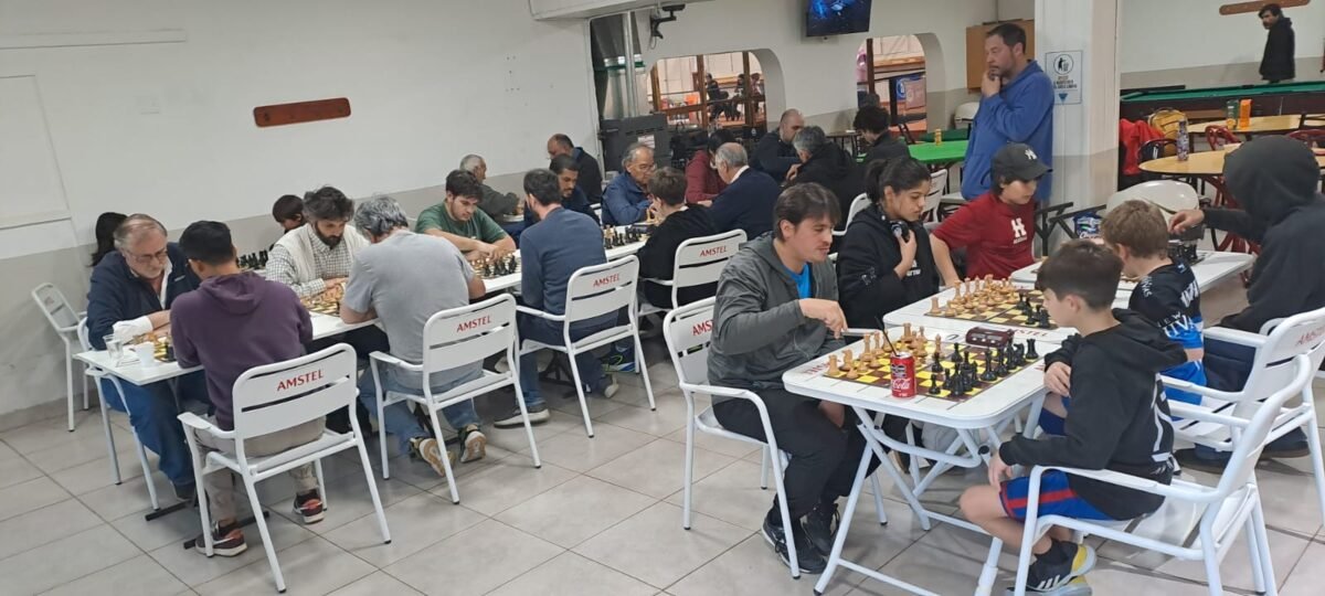 Javier Abrego se consagró campeón del Grand Prix de Mayo de Ajedrez en el Club Nahuel Huapi