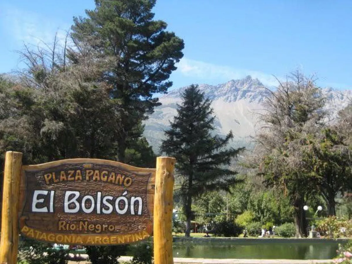Justicia ordena restituir predio en El Bolsón tras despojo con maquinaria pesada
