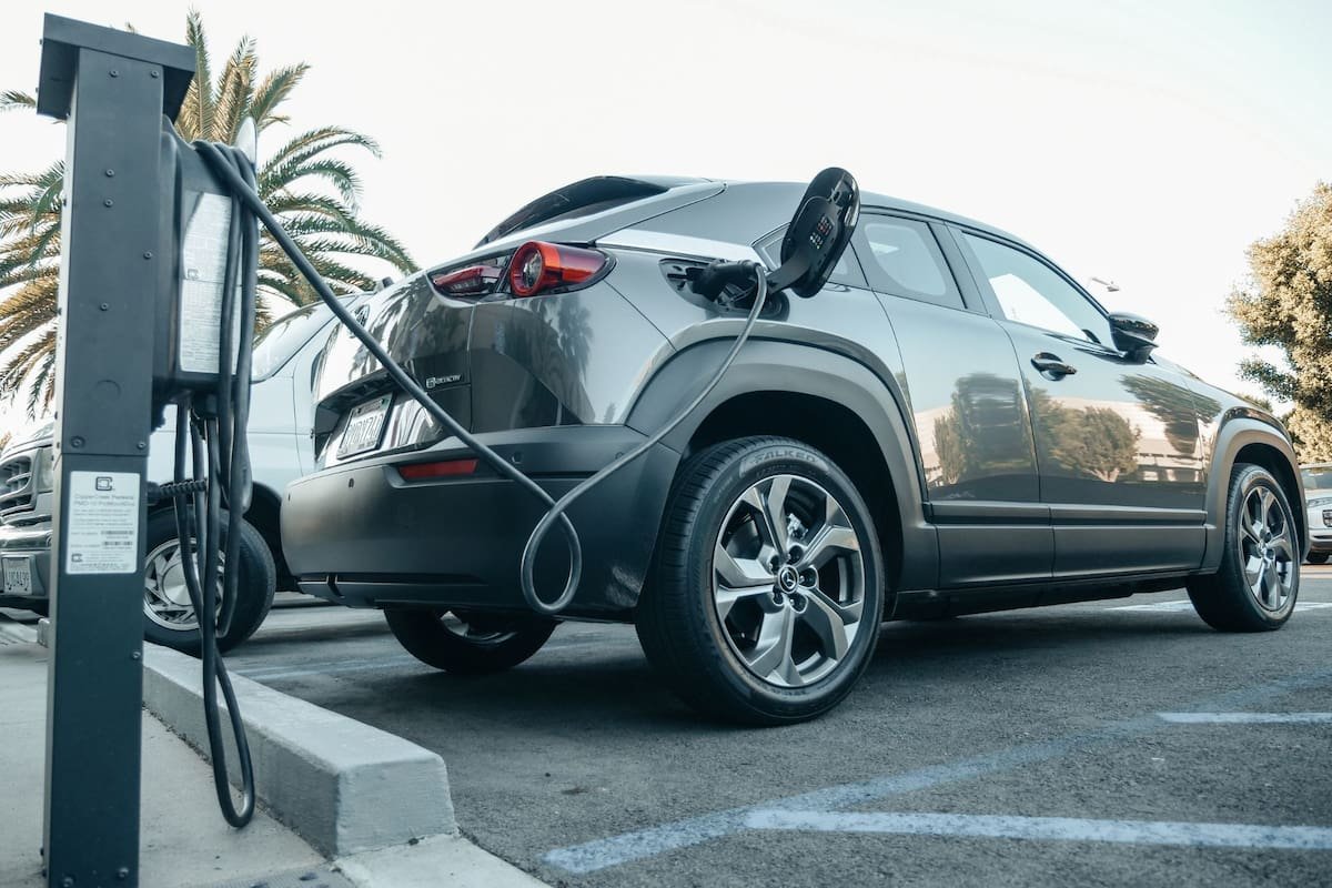 La CEB avanza en la compra de vehículos eléctricos y planea instalar una estación de carga en Usina Pechón
