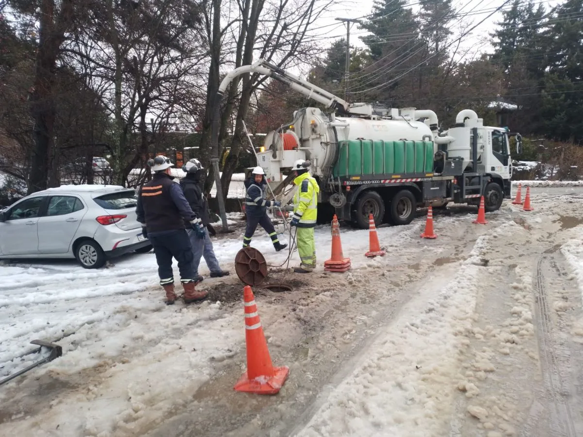 La CEB intensifica tareas preventivas de saneamiento ante el temporal en Bariloche