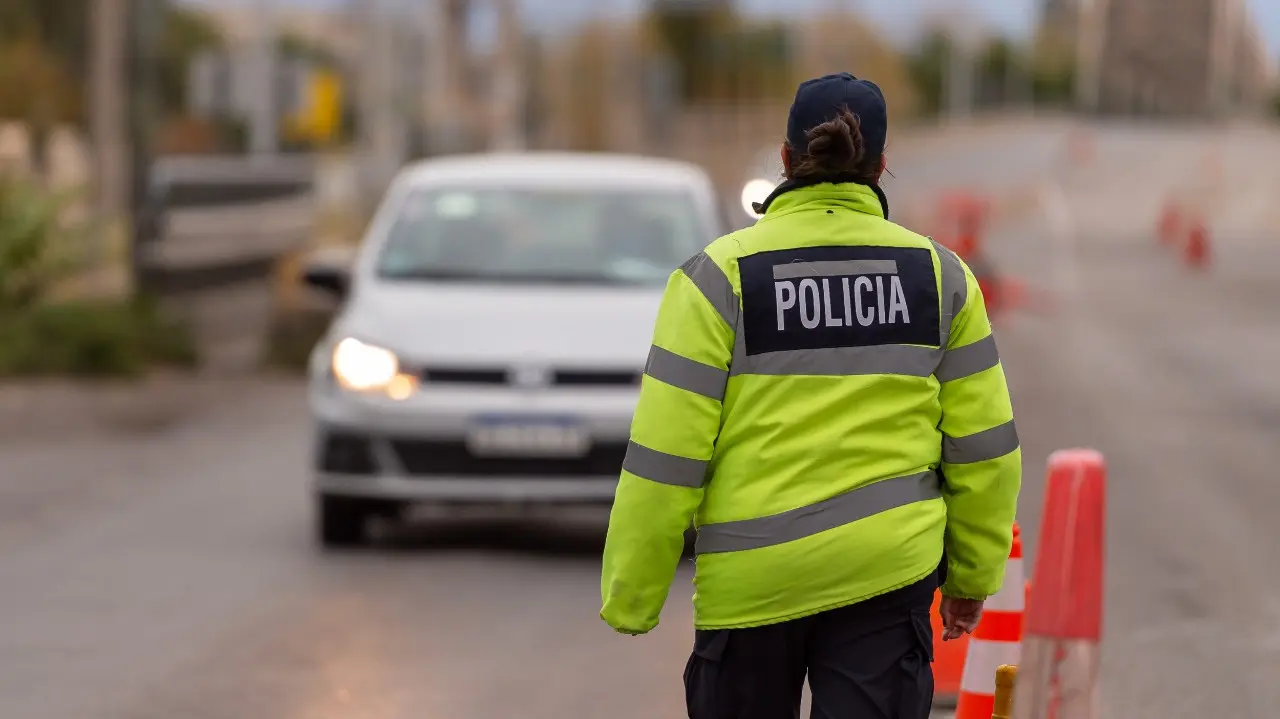 La Justicia limitó al 33% los descuentos salariales de una policía que perdía el 72% de su sueldo