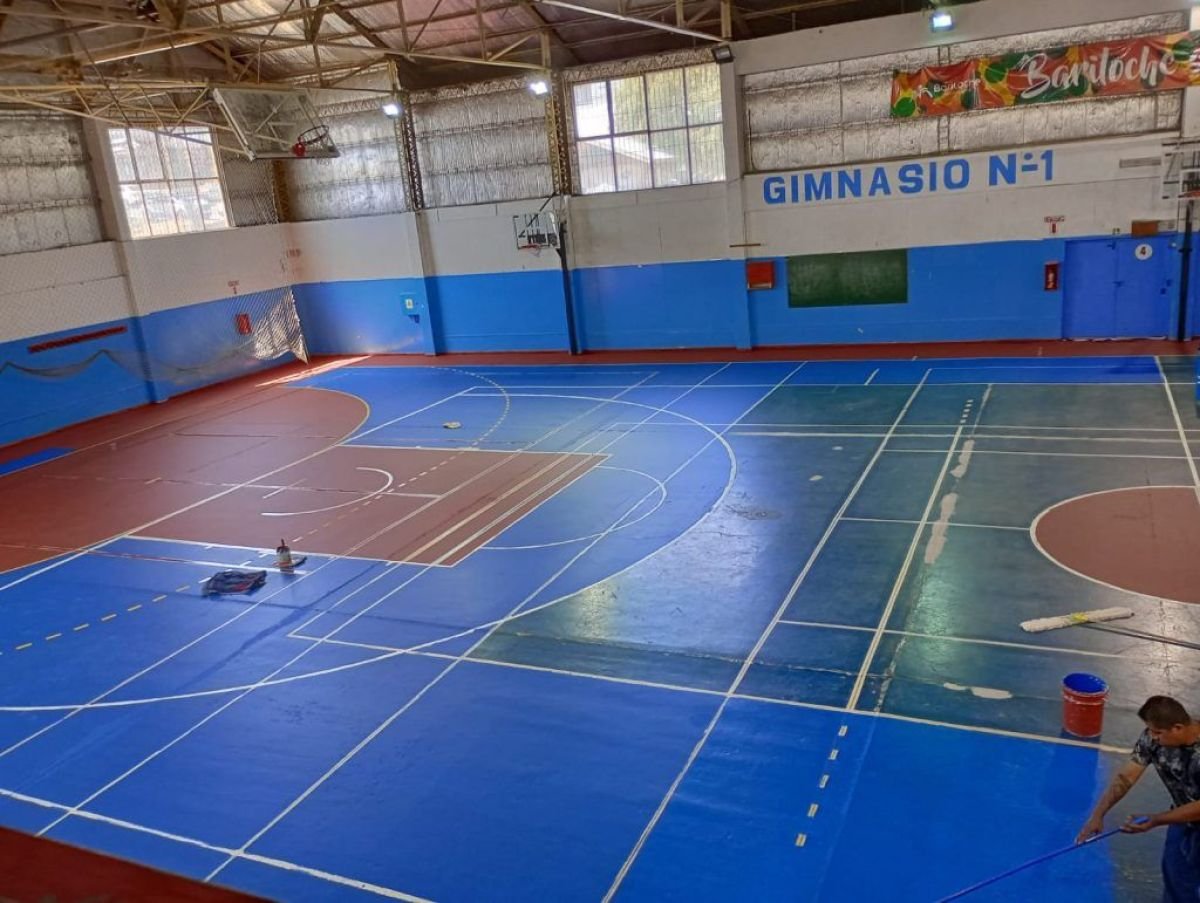 La Justicia prohibió a un entrenador municipal acercarse a un adolescente por maltrato y exposición pública