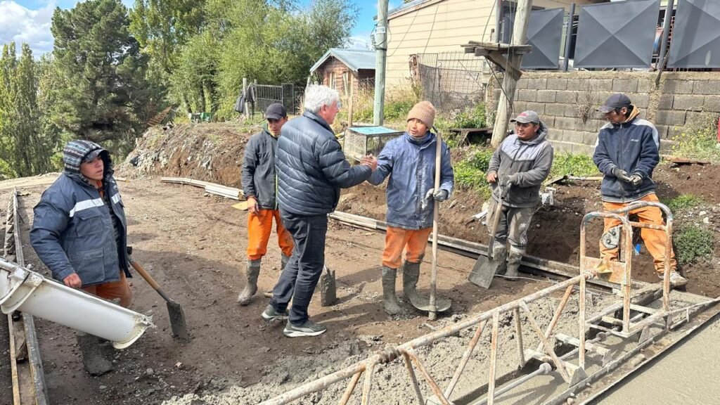 La Justicia rechazó el amparo ambiental contra una calle en la barda del Ñireco y autorizó la continuidad de los trabajos
