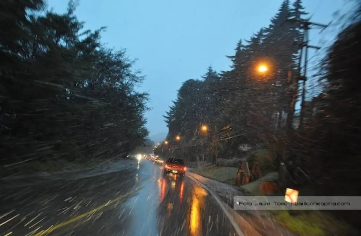 La lluvia se transformó en nieve en Bariloche y prevén más precipitaciones para los próximos días