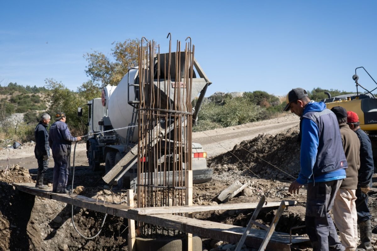 La Provincia entregó $400 millones para la construcción del puente Wiederhold sobre el Ñireco
