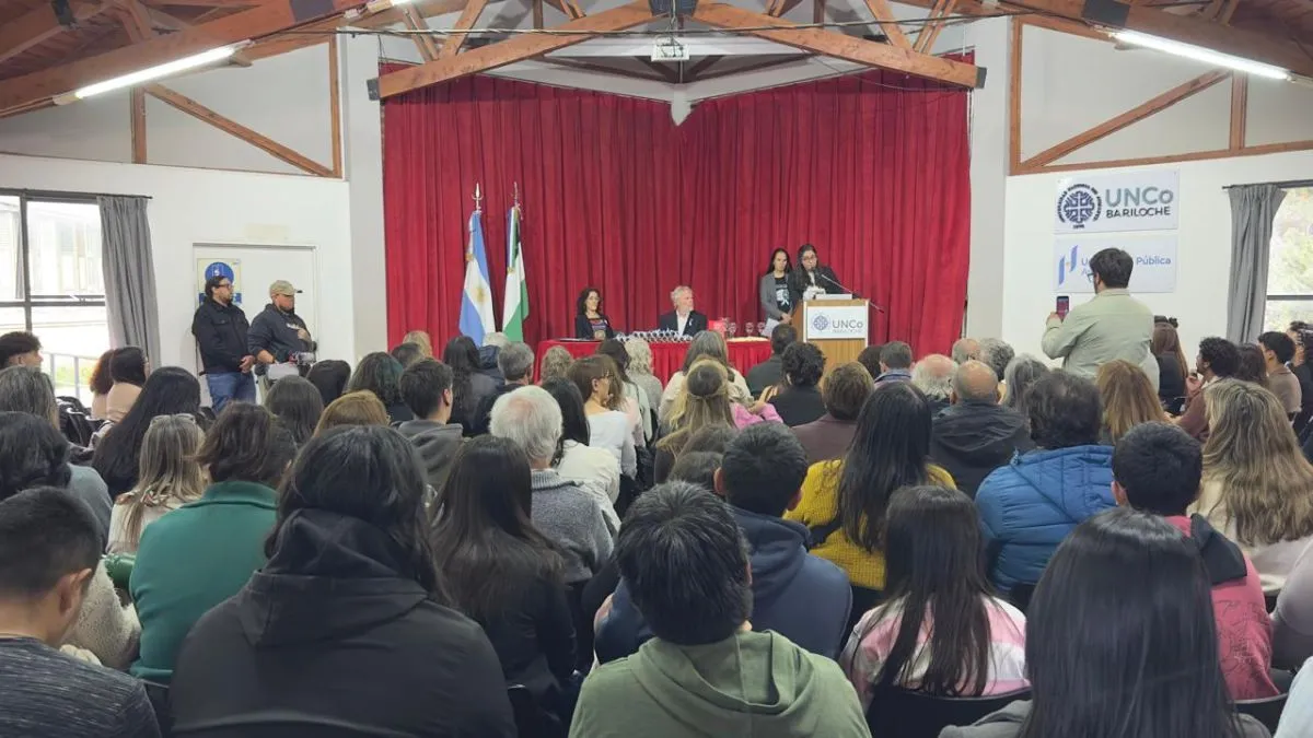 La UNCo Bariloche realizó un nuevo acto de colación con graduados de distintas carreras