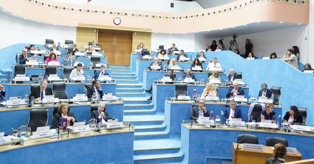 Legislatura aprobó polémico proyecto que otorga puntaje extra a docentes formados en Río Negro