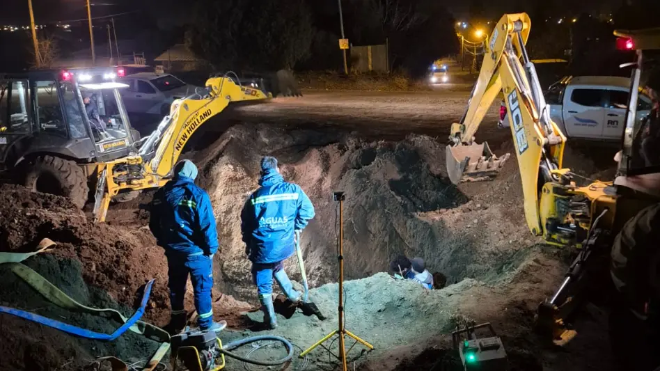 Más de 16 horas de trabajo para reparar una rotura en el acueducto Pilar-Frutillar