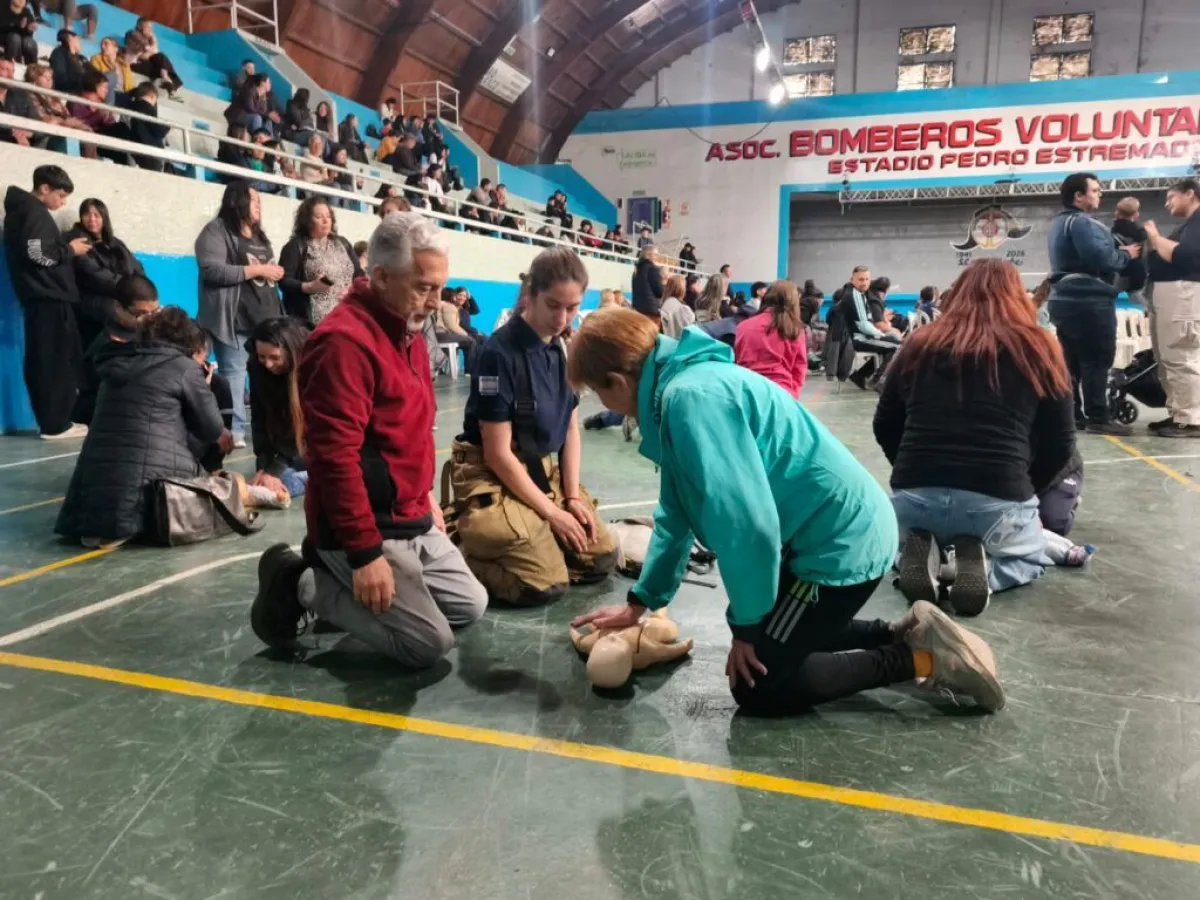 Más de 200 vecinos se capacitaron en RCP, uso de desfibriladores y primeros auxilios