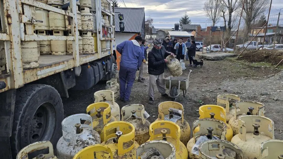 Más de 28.000 recargas de garrafas en dos meses del operativo invernal en Río Negro