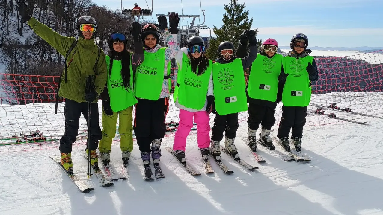 Más de 3.500 estudiantes participarán del programa de esquí y montaña escolar en Bariloche y El Bolsón
