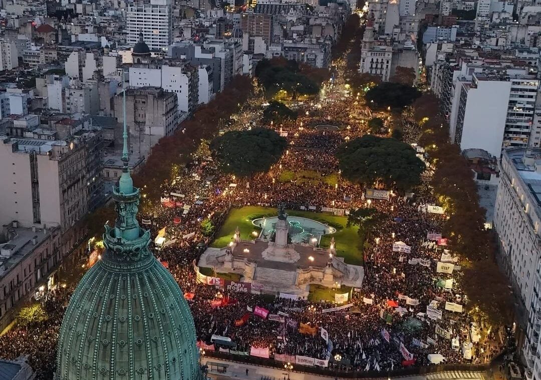 Miles marcharon en Bariloche y todo el país por el undécimo aniversario de Ni Una Menos
