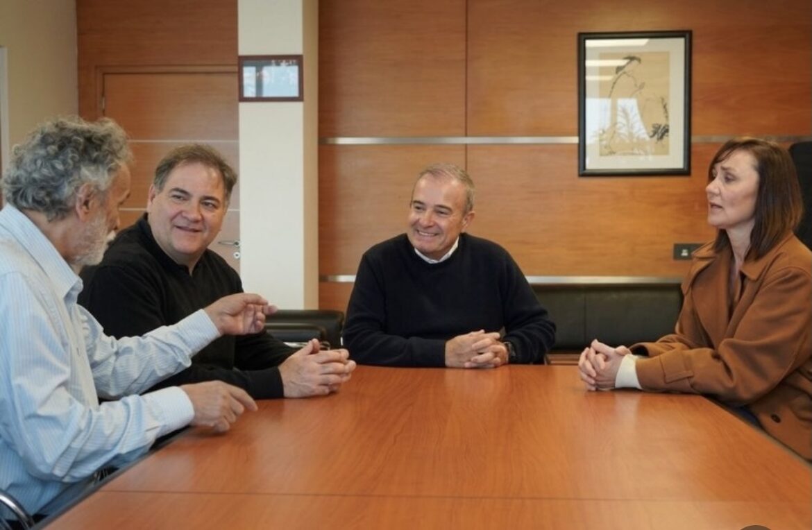 Pesatti recibió al ministro bonaerense Javier Alonso y refuerza su distancia con Juntos