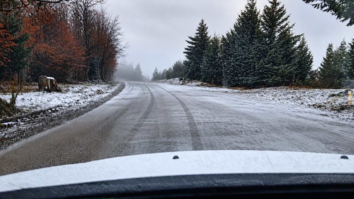 Primera nevada urbana en Bariloche: el invierno se adelanta con temperaturas bajo cero