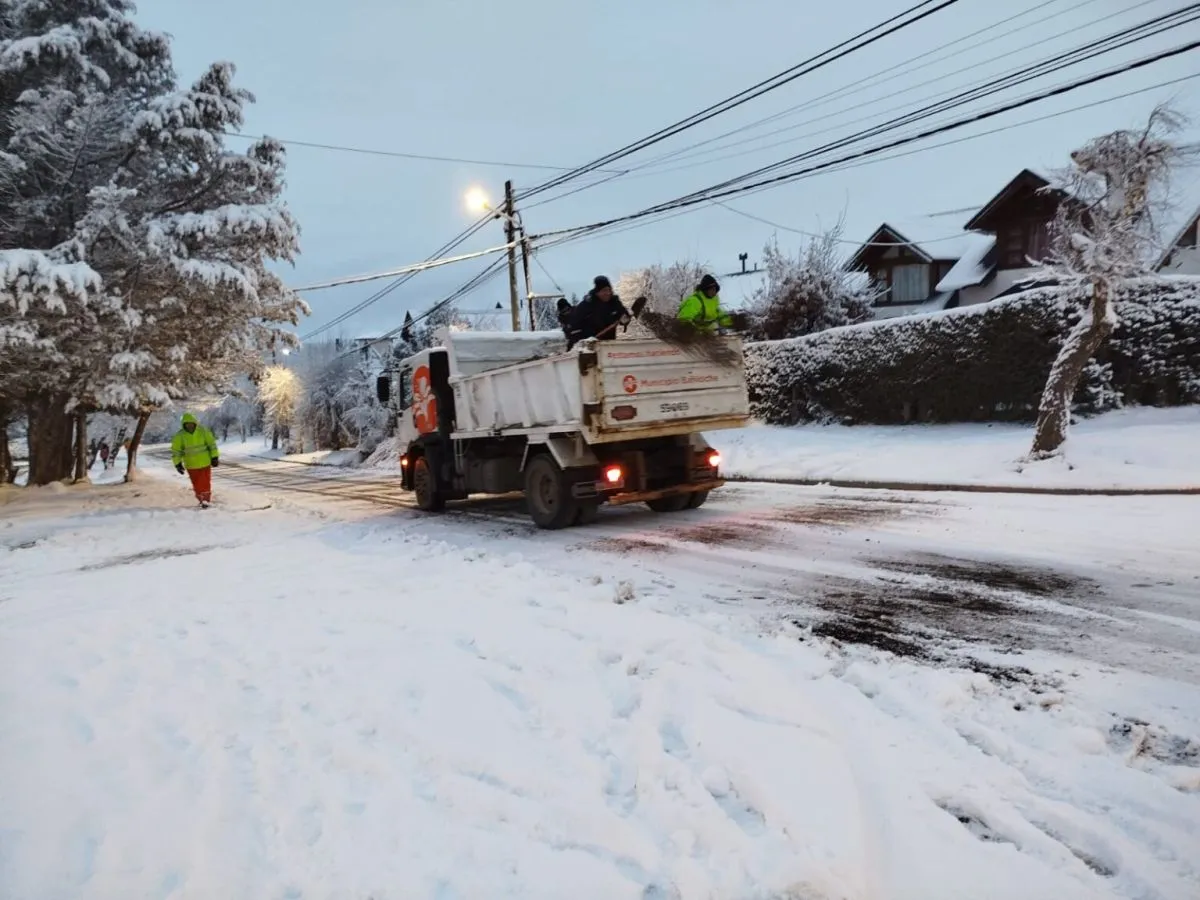 Principales accesos de la zona sur quedaron despejados tras el intenso operativo por la nevada