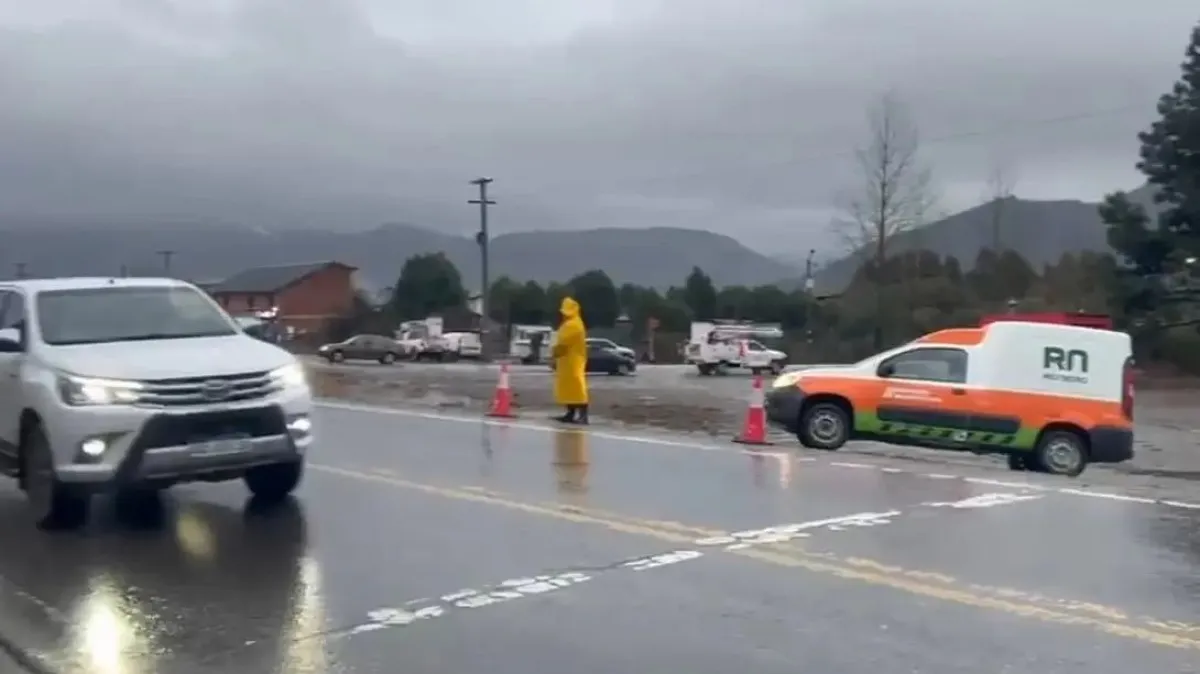 Refuerzan controles viales en rutas de Bariloche durante jornada de lluvias