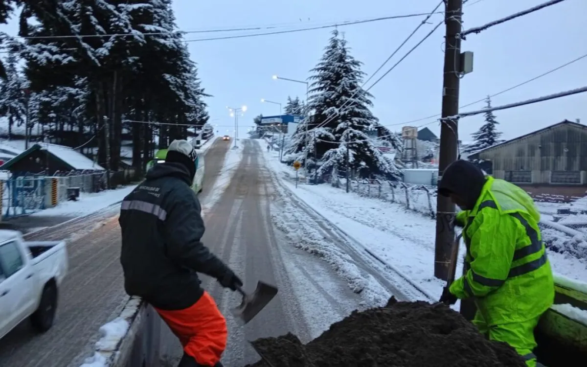 Rehabilitaron las calles cerradas por la nevada y solo permanece restringido el zigzag de John O'Connor