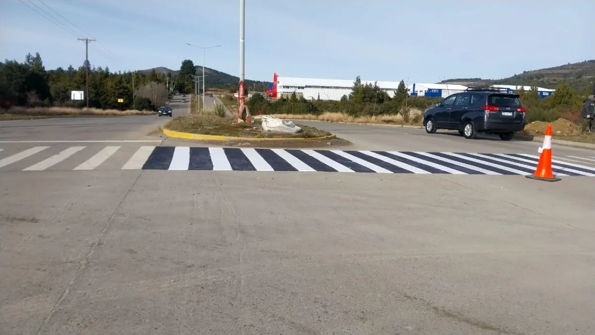 Renuevan sendas peatonales en Esandi y Las Victorias para reforzar la seguridad vial