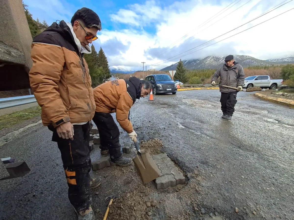 Repararon sectores deteriorados de la Ruta 82 en el acceso al Cerro Catedral