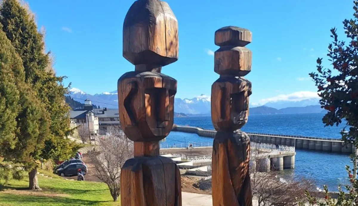 Restaurarán los chemamules de la Costanera en un proyecto conjunto con el Consulado de Chile