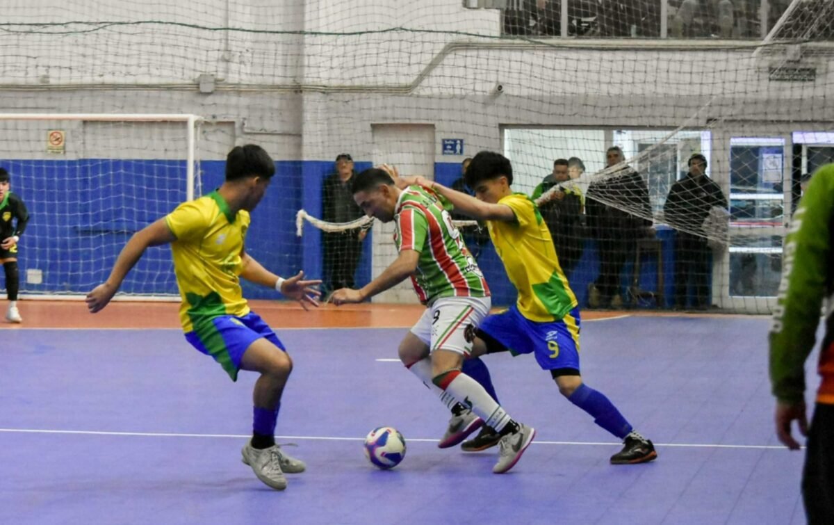 Rivadavia y Atlético Cumbre mantienen el liderazgo en la tercera fecha del torneo de futsal ADEFUL