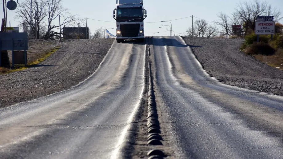 Rivero denunció el abandono de las rutas nacionales 22 y 151 y reclamó acción urgente