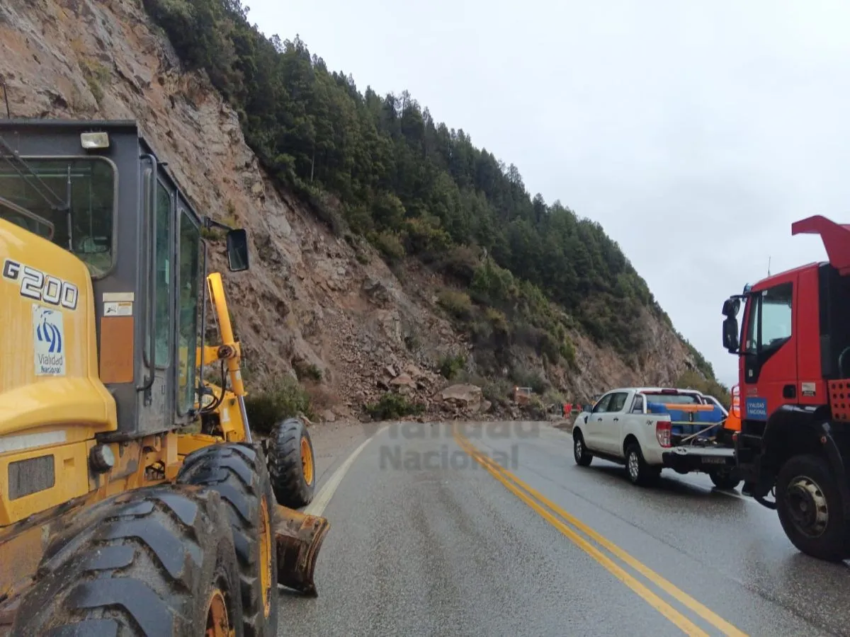 Ruta 40 totalmente cortada entre San Martín de los Andes y Catritre por caída de rocas