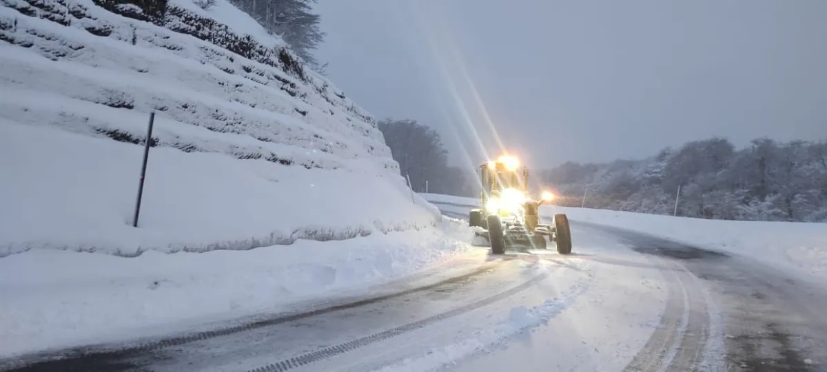 Rutas 23 y 40 habilitadas con precaución extrema por nieve, hielo y barro