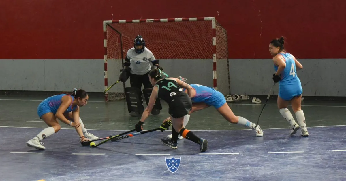 San Esteban forzó partidos desempate por el título en ambas categorías del hockey femenino