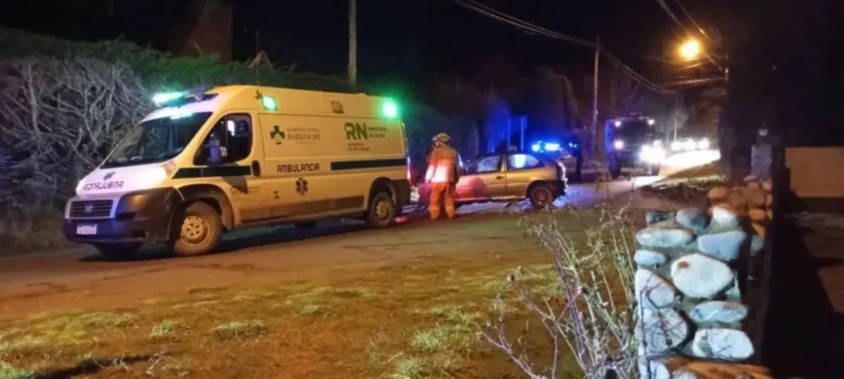 Se quedó sin frenos y chocó contra un poste para evitar una colisión en el barrio Melipal
