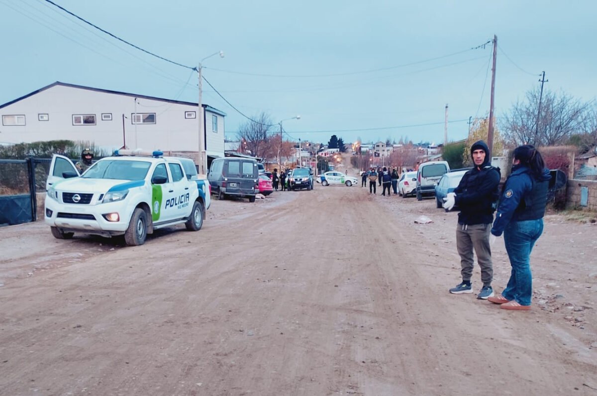 Secuestraron dispositivos electrónicos y hallaron manchas de sangre en allanamientos por el crimen de Elías Miguel