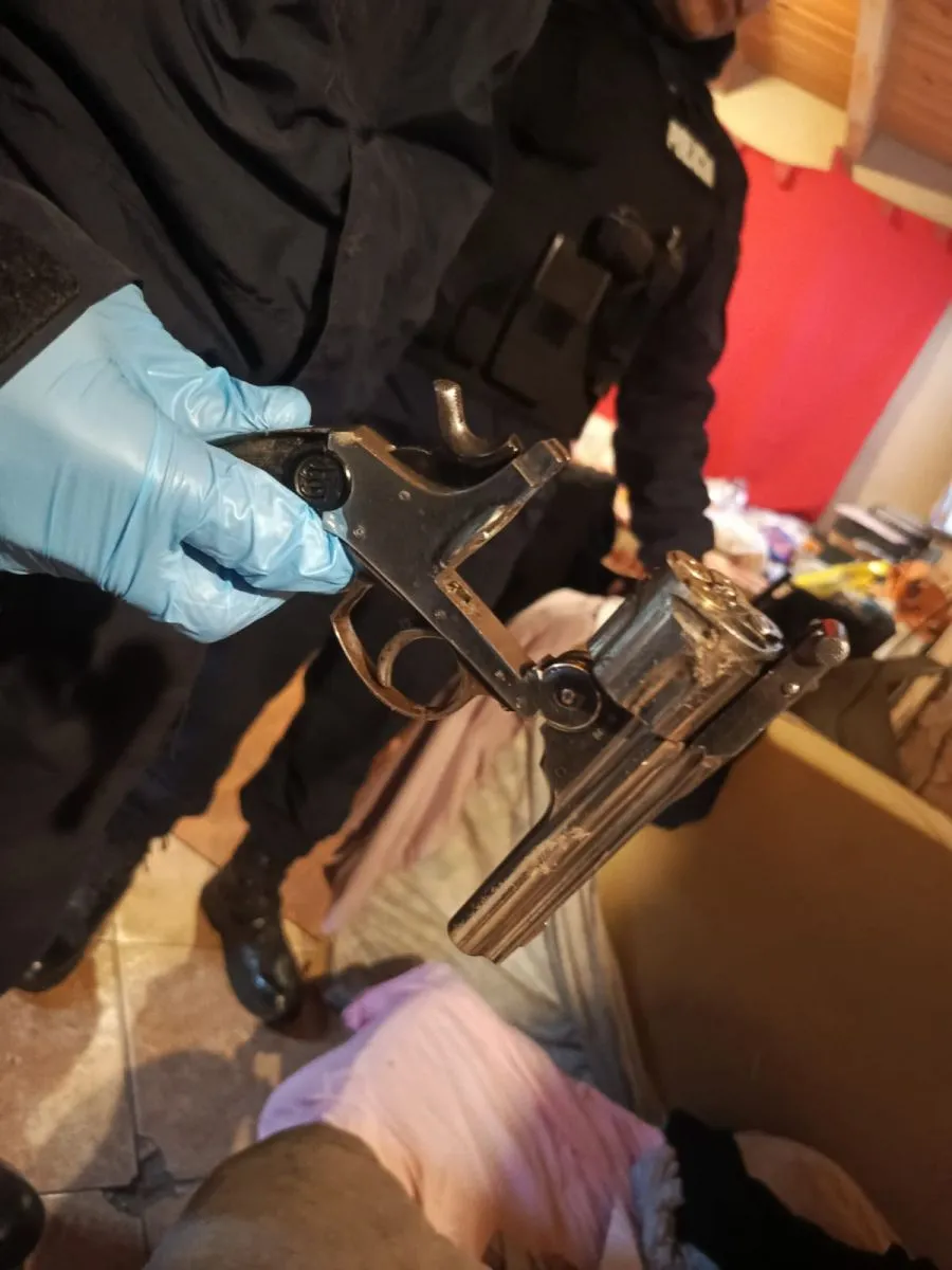 Secuestraron un arma calibre 38 tras amenazas entre compañeros de trabajo en Bariloche