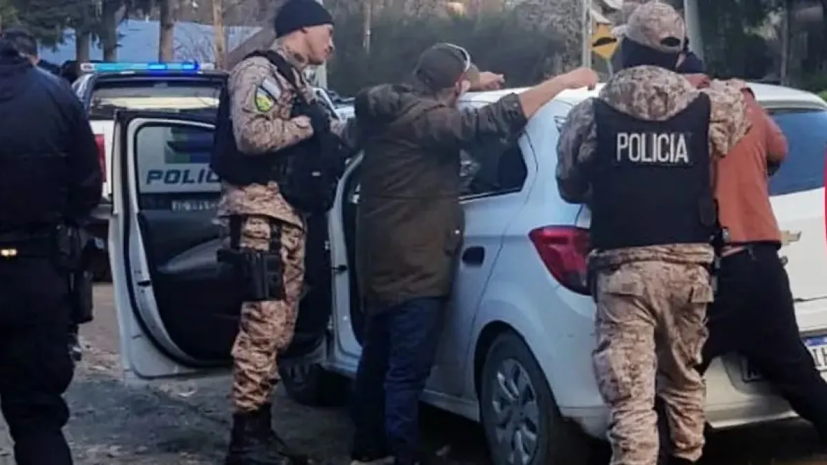 Secuestraron un auto con inhibidores, pasamontañas y un cuchillo vinculado a robo calificado