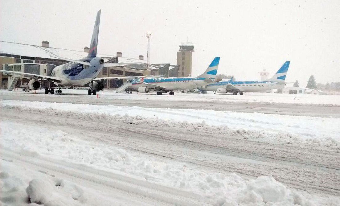Temporal de nieve: 900 viandas y gimnasios habilitados hasta la madrugada para asistir a pasajeros varados