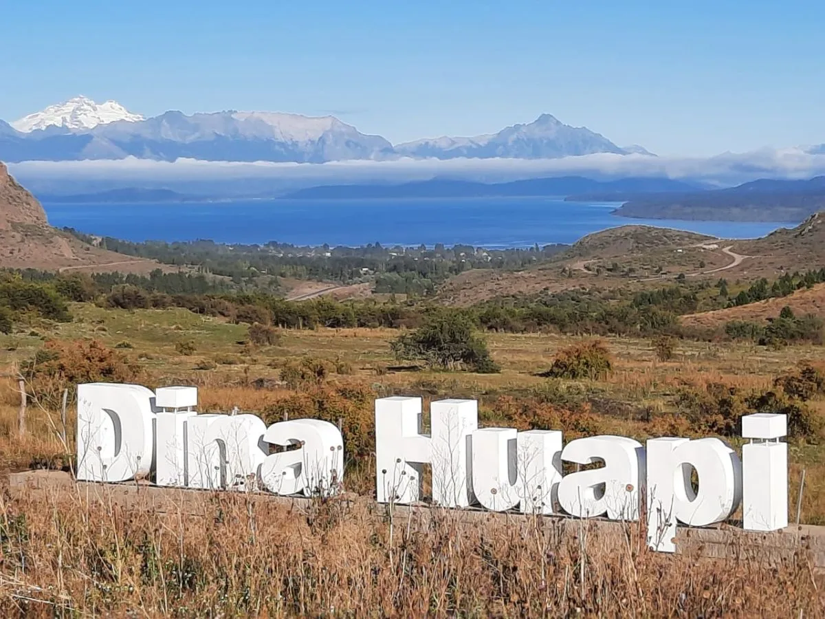 Tras 13 años de conflicto, ordenan subasta de inmueble con cabañas turísticas en Dina Huapi