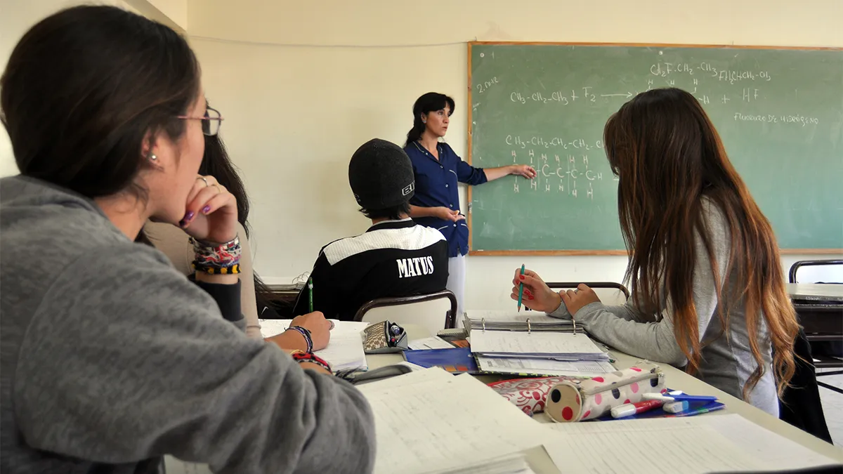 Tres de cada cuatro estudiantes argentinos no alcanzan el nivel mínimo en matemática según PISA 2025