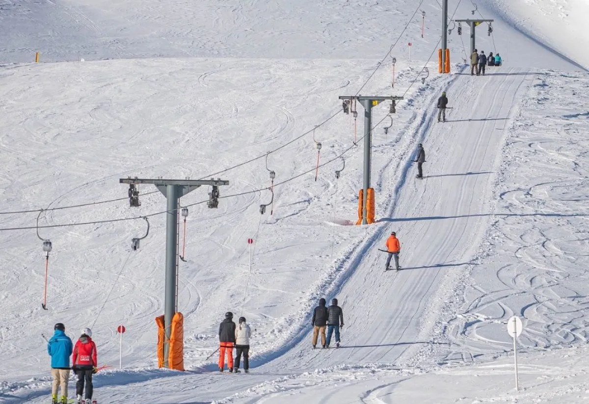 UTHGRA advierte con protestas por incumplimientos laborales en Cerro Chapelco