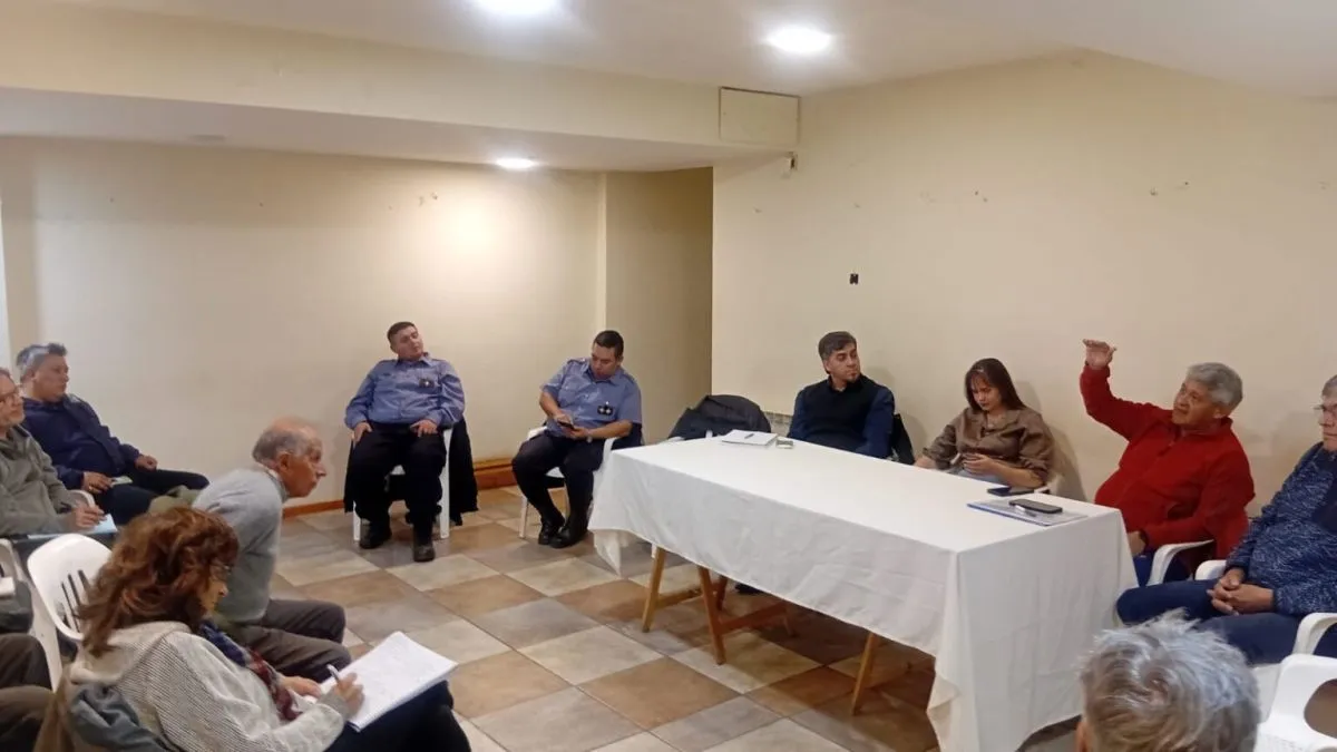 Vecinos de la zona oeste se reunieron con organismos municipales para tratar temas de seguridad y servicios