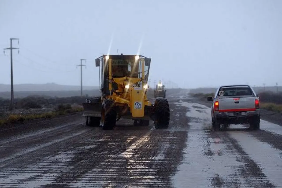 Vialidad Nacional advierte extrema precaución en rutas de Río Negro y Neuquén por lluvias y baja visibilidad