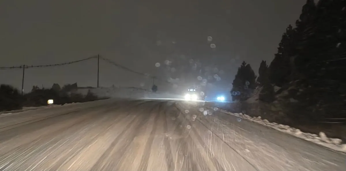 Vialidad Nacional advierte extrema precaución en rutas de Río Negro y Neuquén por nevadas y baja adherencia